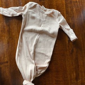 Quincy Mae Blush newborn / 0-3 gown